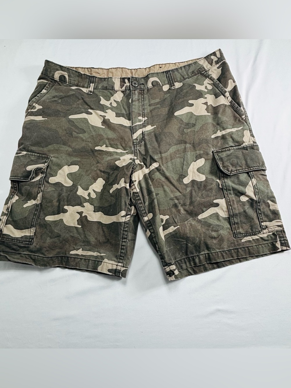 Men's Camouflage Cargo Shorts - Olive Camo M575